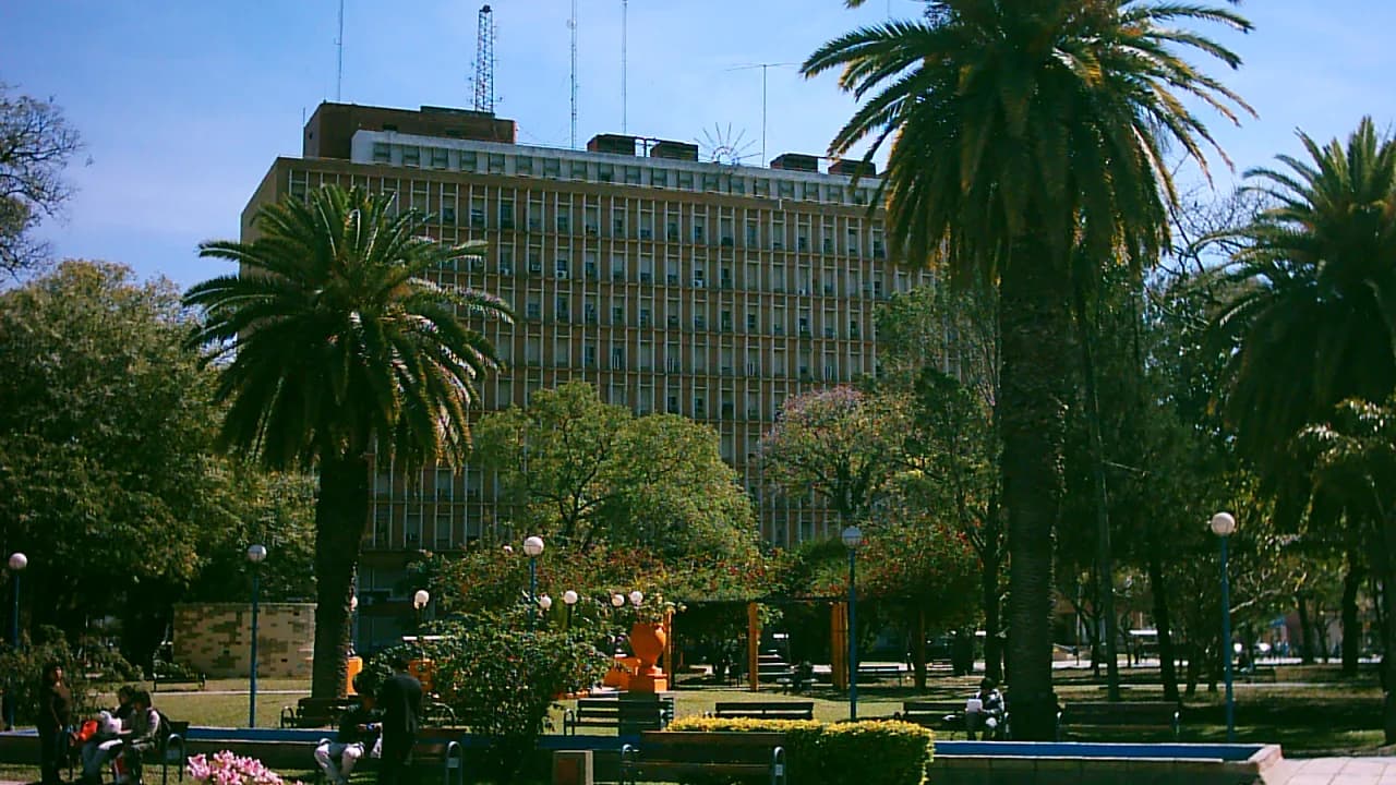 Casa de Gobierno del Chaco vista desde la Plaza 25 de Mayo en Resistencia