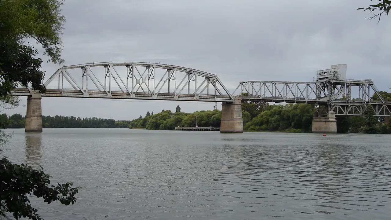 Puente ferrocarretero sobre el río Negro entre Viedma y Carmen de Patagones